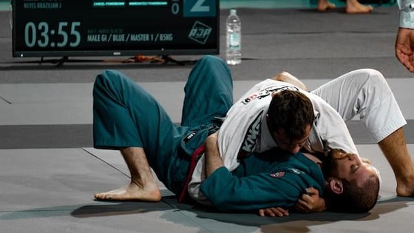 Les feux de la gloire des compétiteurs de judo: Larbi Benboudaoud et Stéphane Nomis aux Championnats de France